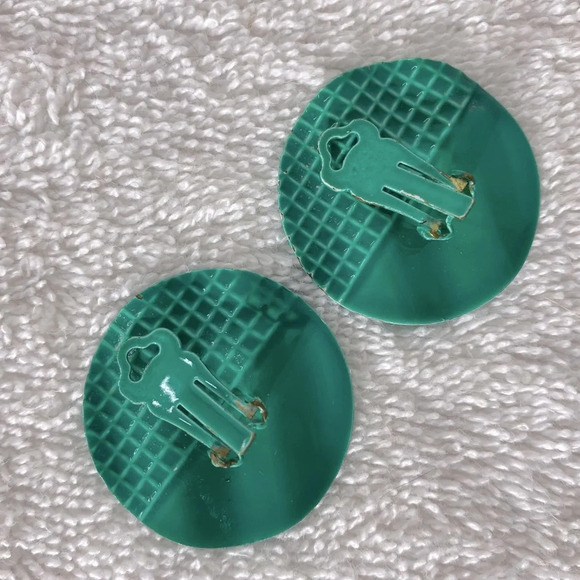 Vintage Green Painted Textured Metal Round Clip  On Earrings - Picture 2 of 8